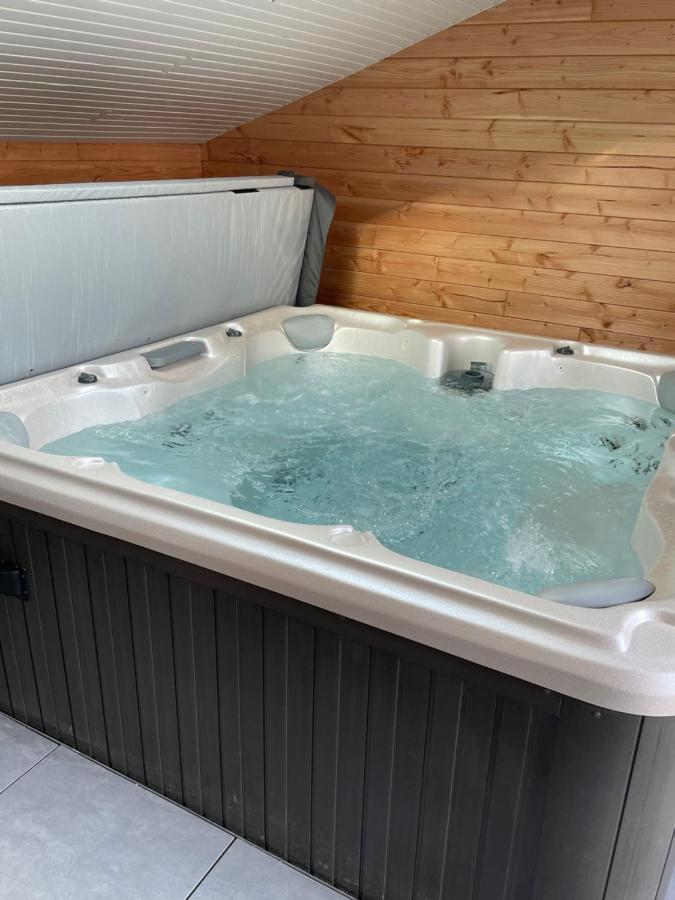 Magnifique Corps De Ferme Renove Avec Jacuzzi Villa Hillion Exterior photo